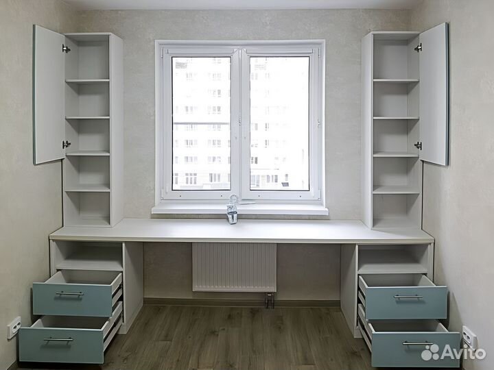 Рабочая зона для школьника у окна в рассрочку