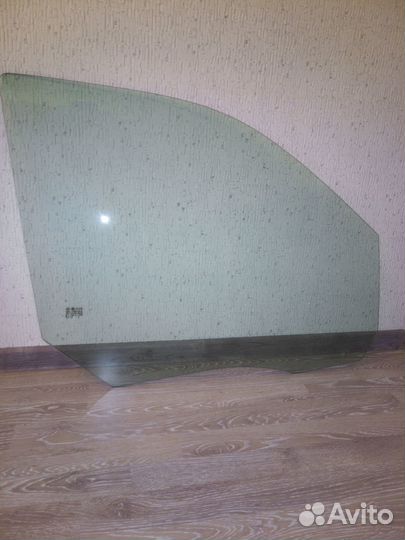 Стекло правой двери Dodge RAM (Додж рэм) 2009-18