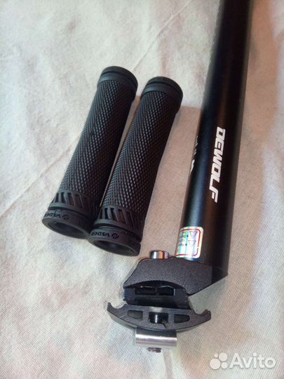 Подседельный штырь и грипсы DeWolf