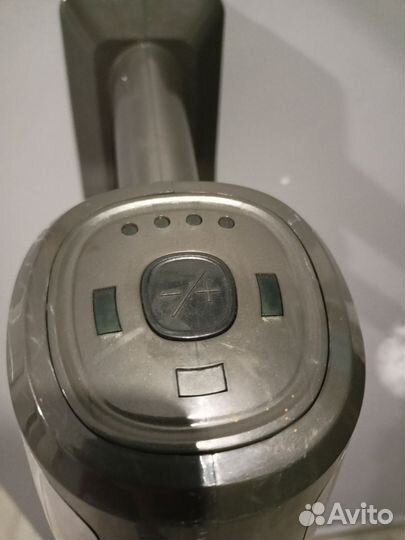 Вертикальный беспроводной пылесос maunfeld