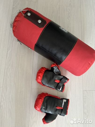 Боксерские перчатки с грушей для детей