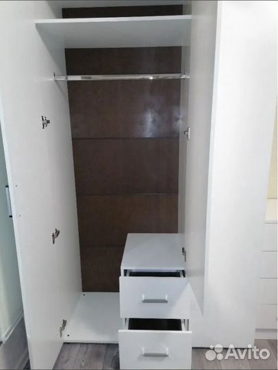 Шкаф 3-дверный с ящиками