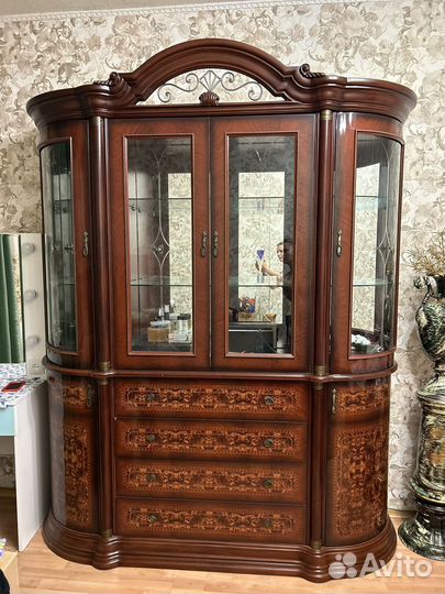 Стенка витрина