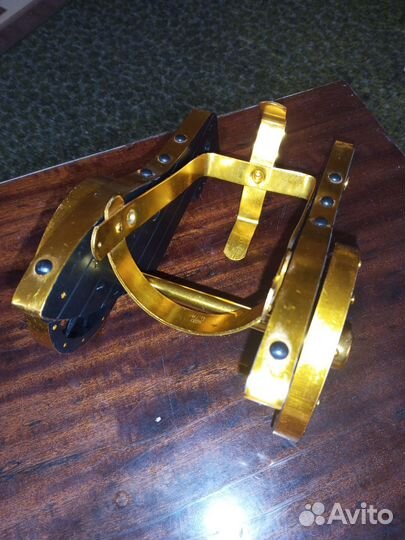 Декоративная подставка для бутылки