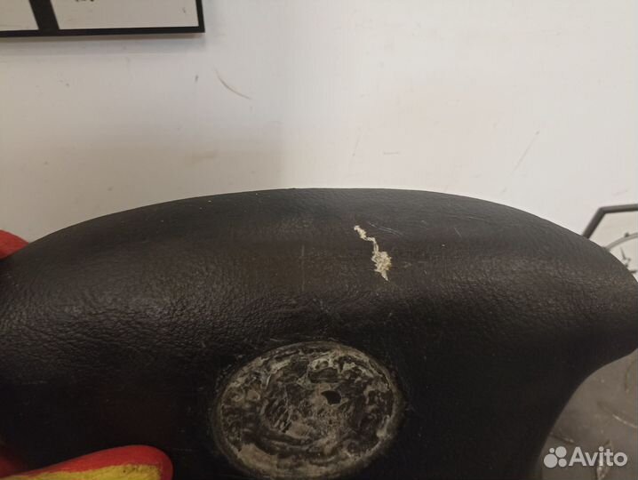 Подушка безопасности в рулевое колесо VW Golf 4