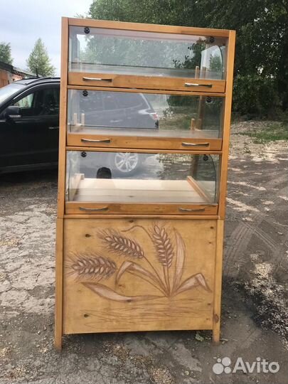 Витрины, прилавок и стелажи для продажи хлеба