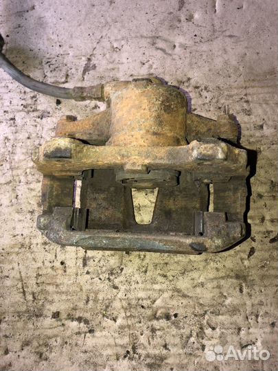 Суппорт тормозной передний левый для Opel