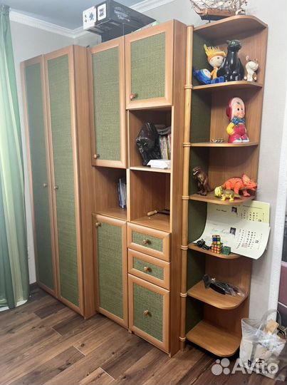 Письменный стол и шкаф и кравать двухъярусная