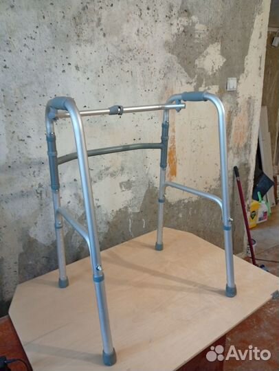 Ходунки для взрослых шагающие