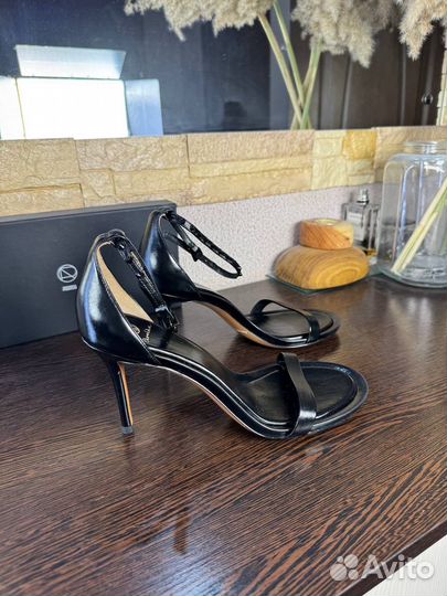 Босоножки черные 39р 40р Эконика оригинал новые