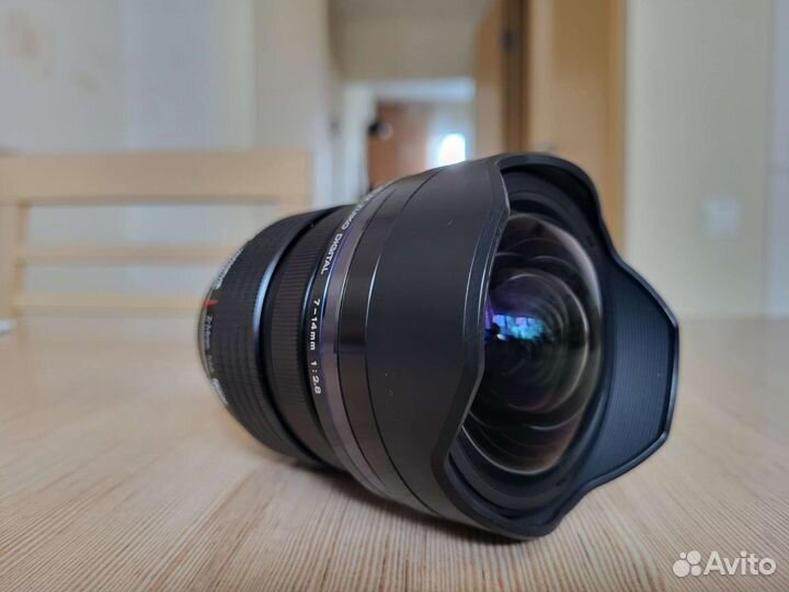 Объектив Olympus M. Zuiko ED 7-14mm f2.8 pro