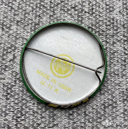 Значок времен СССР - Попугай - Какаду - Птица