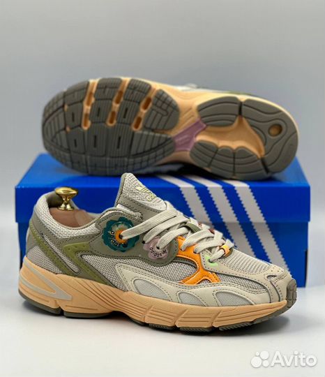 Кроссовки женские Adidas