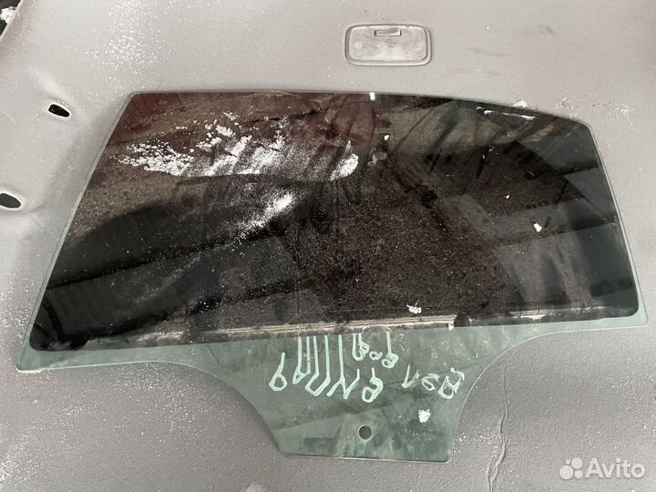 Правые стекла двери на skoda rapid