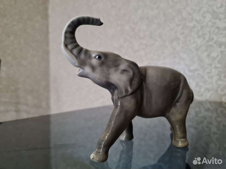 Фарфоровый слон