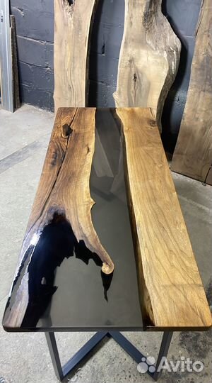Стол из слэба и смолы / Стол из массива