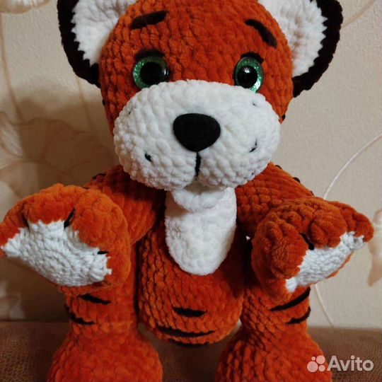 Вязанная игрушка тигр