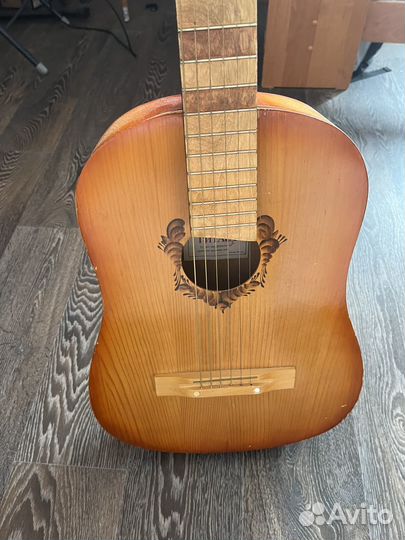Акустическая гитара