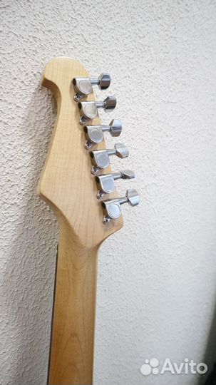 Электрогитара и комбоусилитель