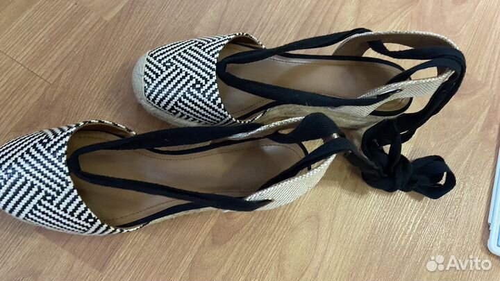Босоножки 39