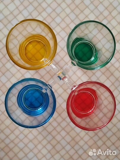 Набор чашки стеклянные с цветными донышками