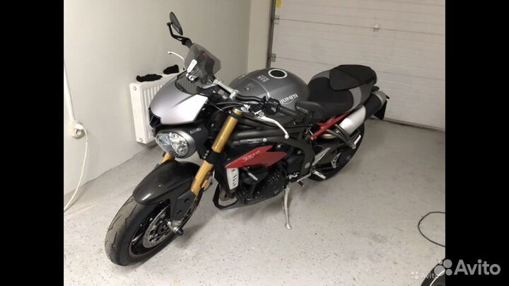 Triumph speed triple 1050 R