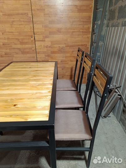 Стол и стулья для сада