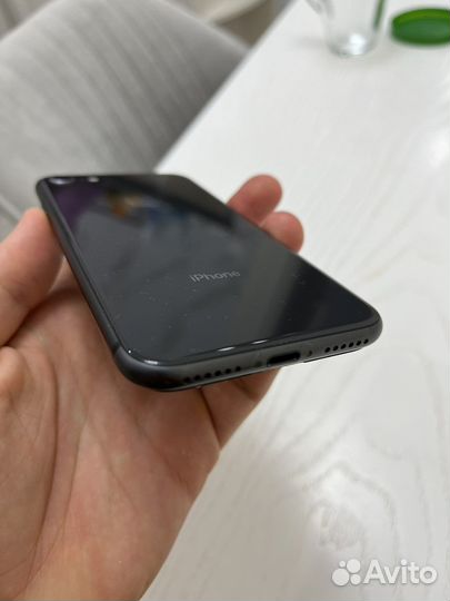 Телефон iPhone 8 64 gb
