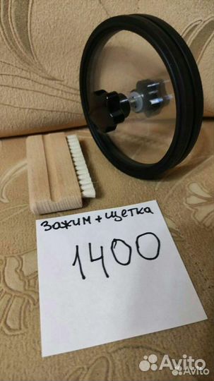 Зажим для мойки пластинок винила с щеткой