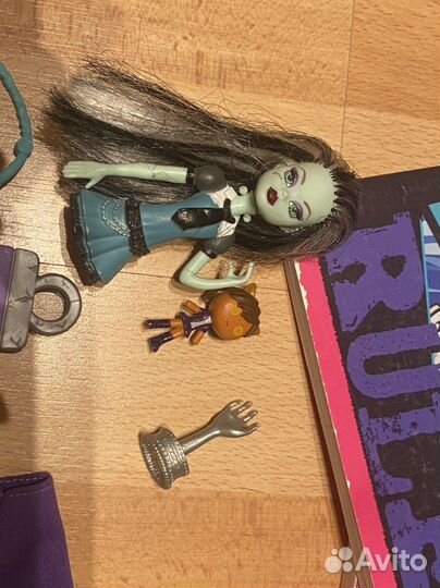 Вещи от/для монстр хай