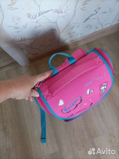 Школьный рюкзак, портфель