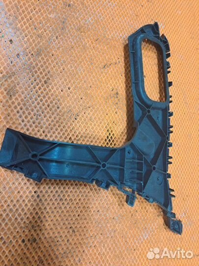 Крепление бампера Audi Q7 4L BHK 2009