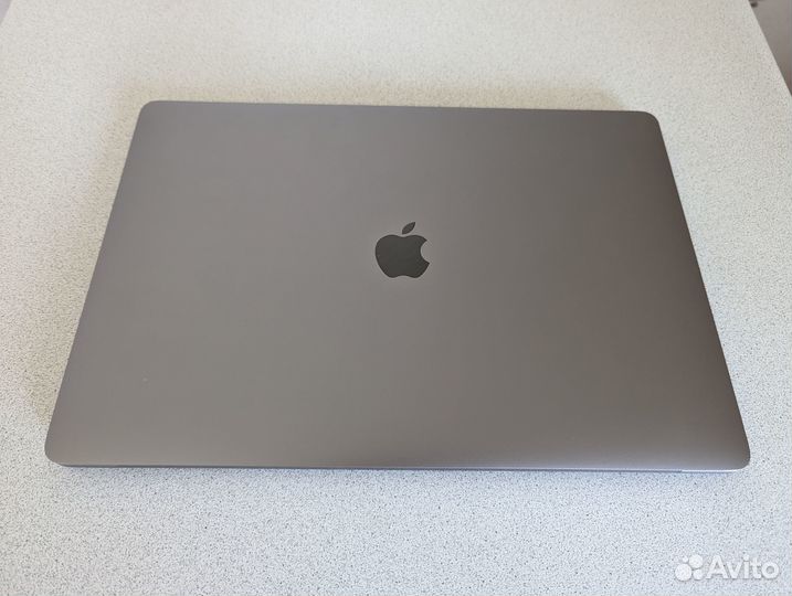 Macbook Pro 15 2019 i7 16/256