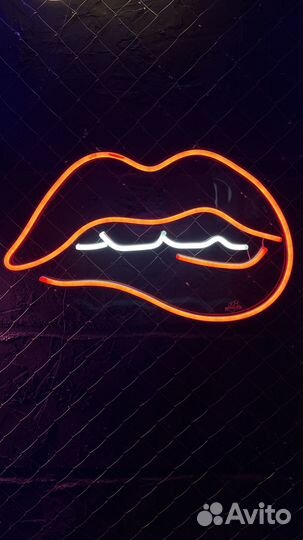 Светильник неоновый губы
