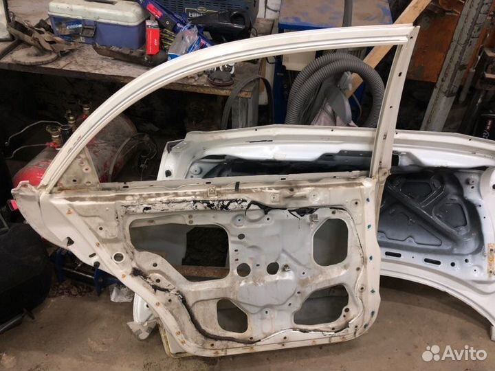 Дверь боковая задняя левая Mazda Millenia