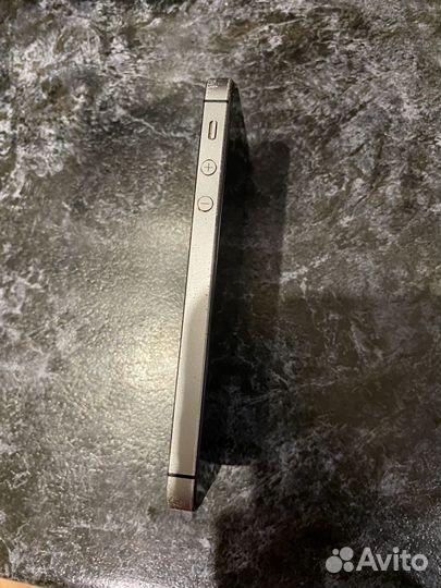 Телефон iPhone 5s