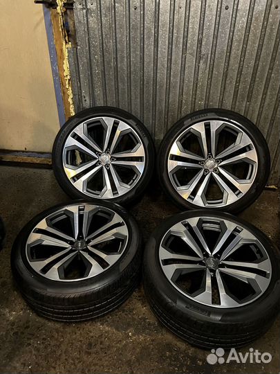 Комплект оригинальных колес Audi Q8 R22