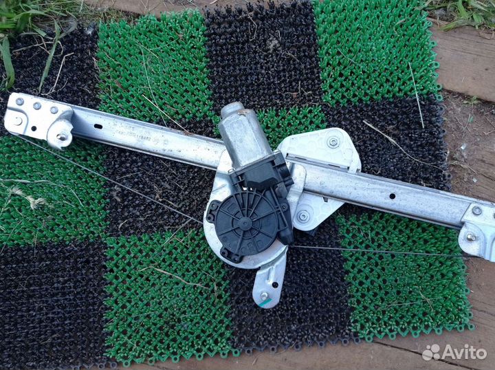 Стеклоподъемник Рено Логан