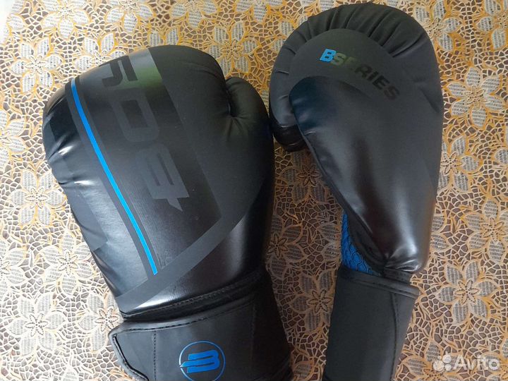 Боксерские перчатки