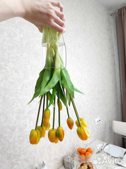 Тюльпаны в вазе