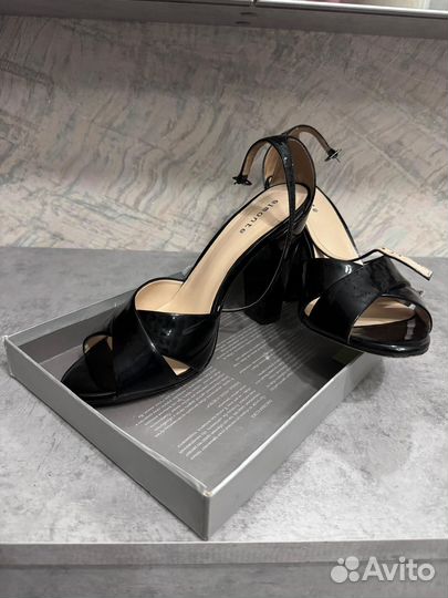 Босоножки женские 39 размер