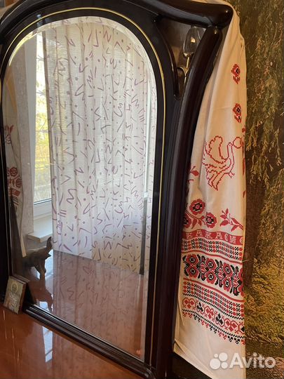 Трюмо с зеркалом