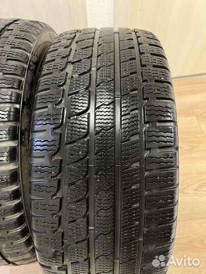 Kumho I'Zen KW27 245/45 R19 и 275/40 R19 102V