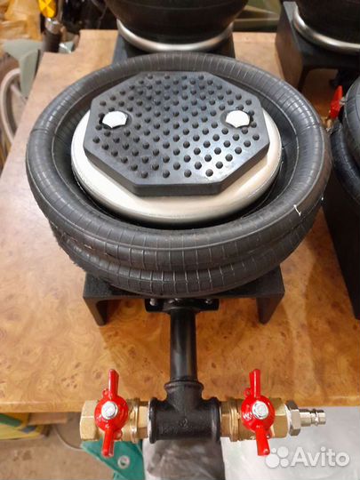 Пневмодомкрат