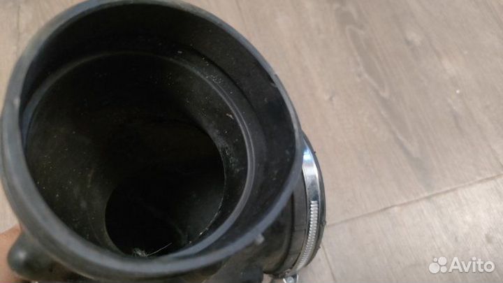 Патрубок воздушного фильтра Volkswagen Touareg 1