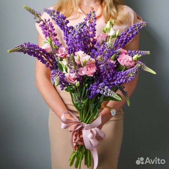 Букет с люпинами
