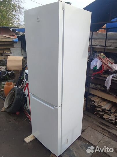 Холодильник indesit