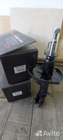 Амортизаторы задние левый, правый toyota corolla