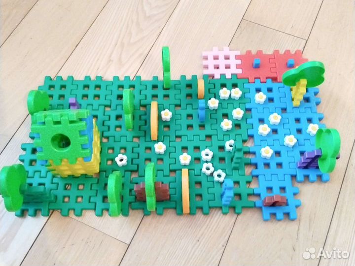 Детские игрушки и конструкторы