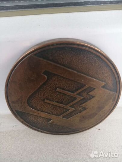 Настольная медаль